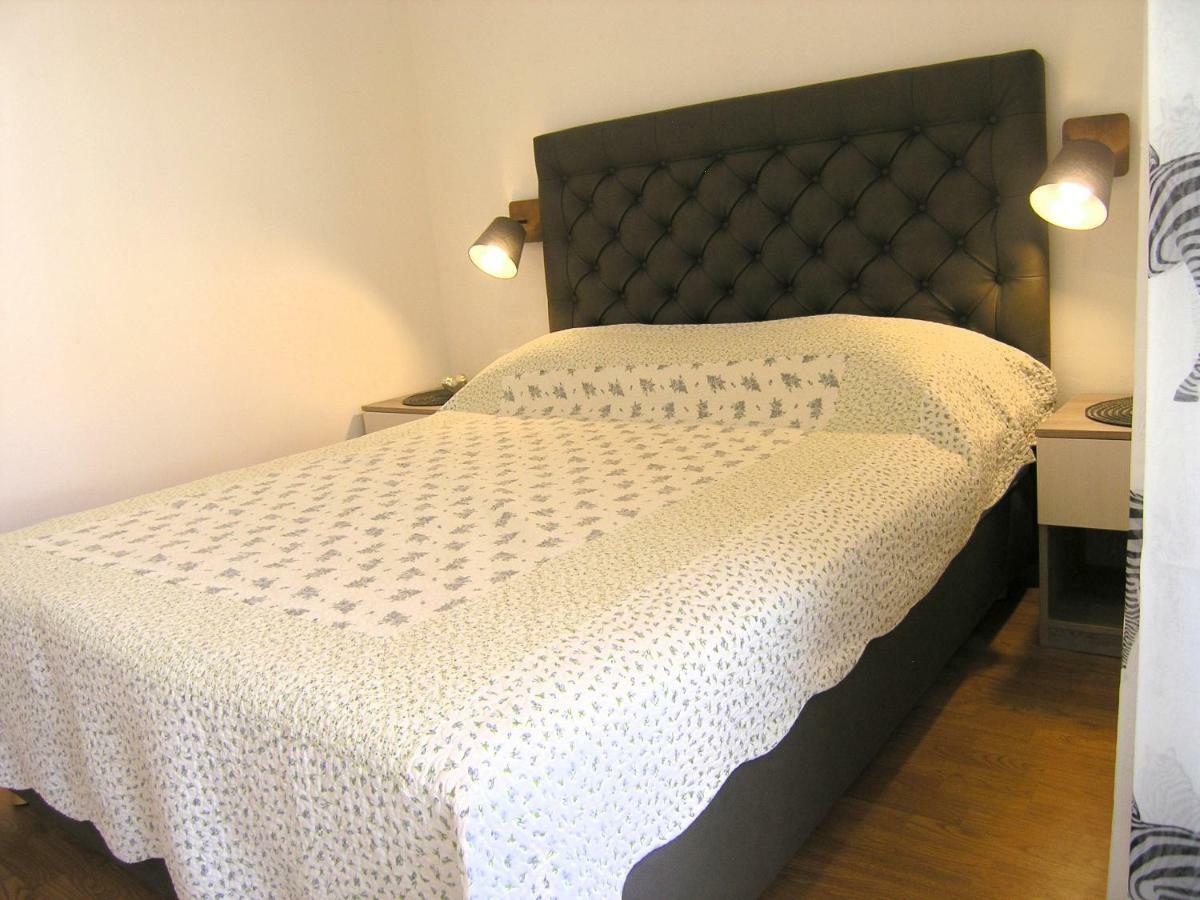 Apartment Zora Krk Town Eksteriør bilde