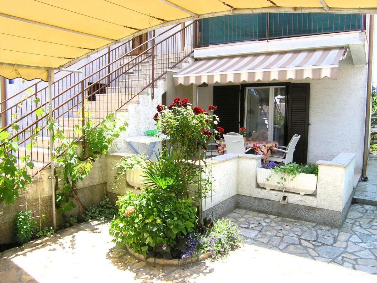 Apartment Zora Krk Town Eksteriør bilde